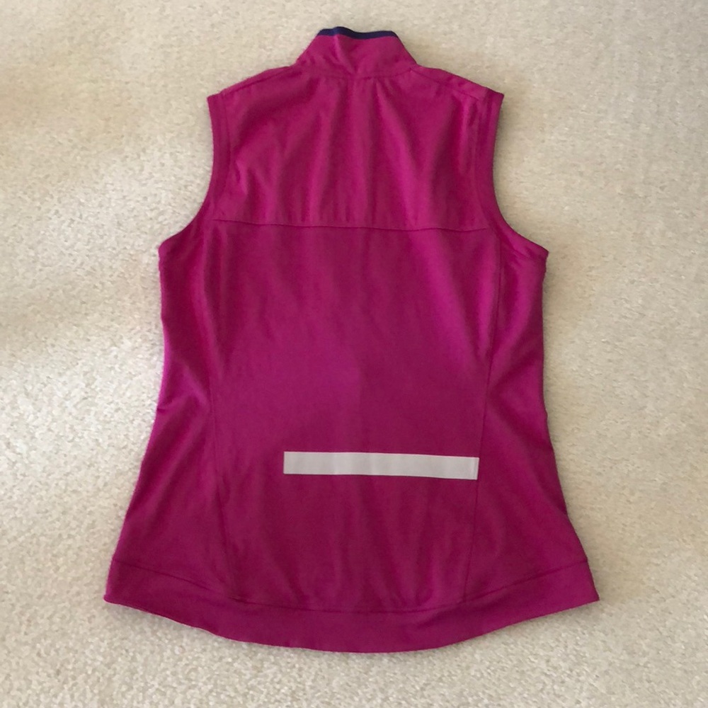 Nike running vest. Size medium. Like new! - Picture 2 of 3